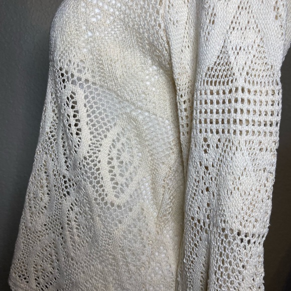 Gimmicks Cream Crochet w/ Tassel Top - Picture 10 of 14